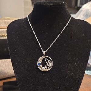 NWOT 8 1/2 W/ 2" Extender Silver Wolf Pendant Necklace